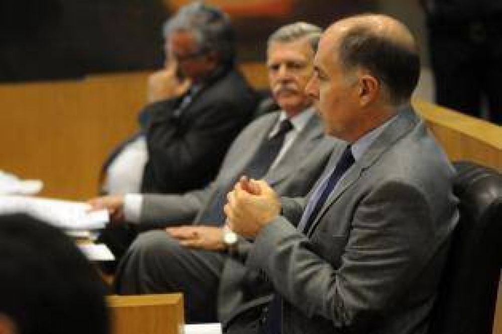 Un concejal dice que una constructora del plan M�s Cerca figurar�a en la AFIP como almac�n
