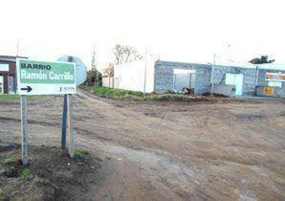Vecinos del barrio Ramn Carrillo reclaman cloacas, gas natural y luminarias en las calles