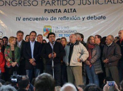 En Punta Alta, Scioli volvi� a diferenciarse de Macri y Massa