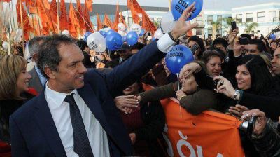 Scioli volvi� a diferenciarse de Macri y Massa: 