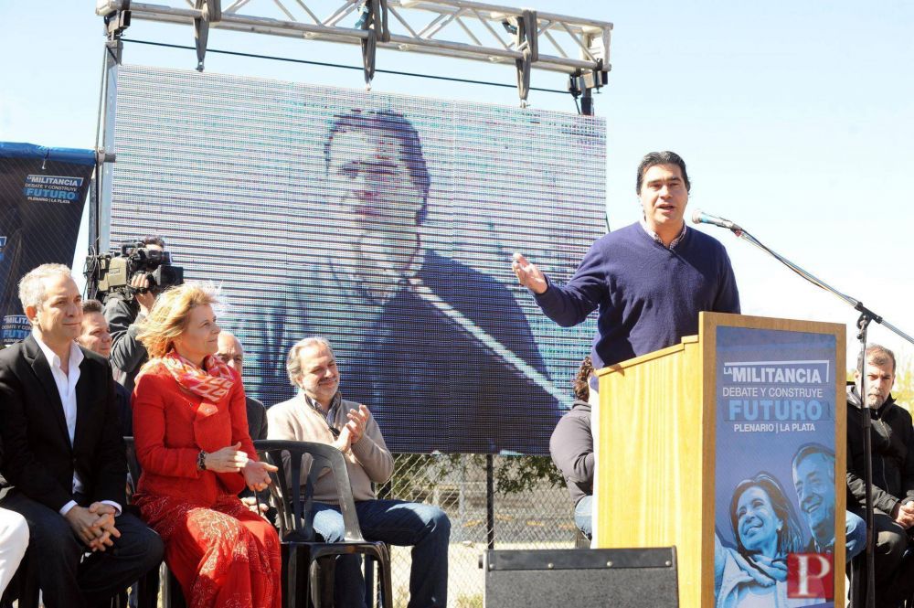 Con algunas bajas, Capitanich cerr� el plenario de UyO en La Plata: �es democracia vs corporaciones�