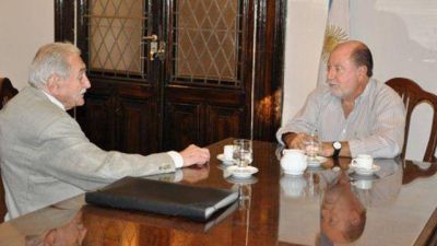 Busti homenaje� a Brasesco	 