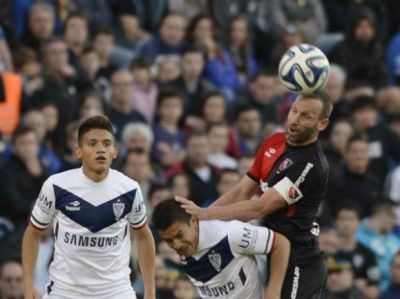 Con poco brillo, Newell's consigui� un punto de oro de visitante ante V�lez