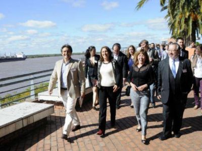 Fein expuso en Washington sobre el aporte de los privados en el espacio p�blico