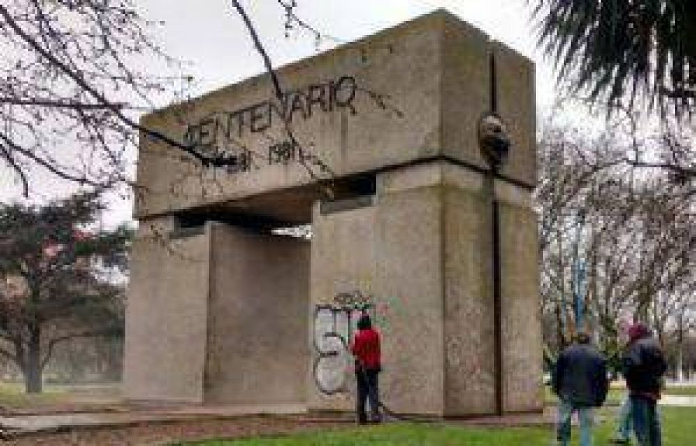Comenz la restauracin del monumento al Centenario