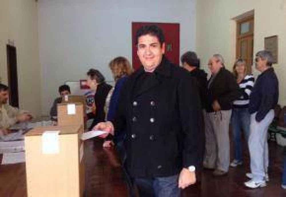 Por 37 votos, Pablo Quiroga es el nuevo Presidente de la UCR