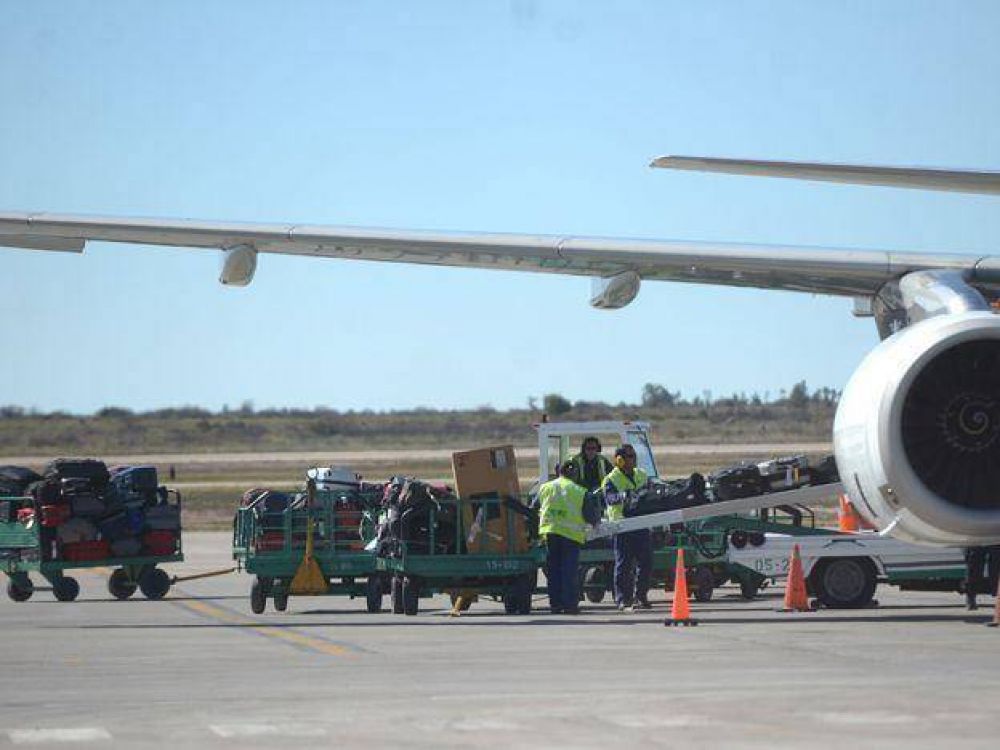 Investigan a una banda de �abrevalijas� local con conexi�n en el aeropuerto porte�o