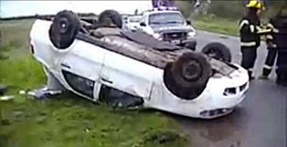 Dos chivilcoyanos volcaron en la Ruta Provincial N� 30 
