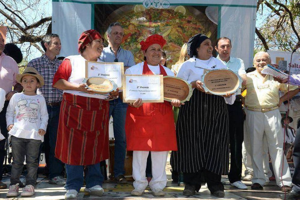 Ramona Rueda fue coronada como ganadora del 5to Concurso de la Paella de Conejo
