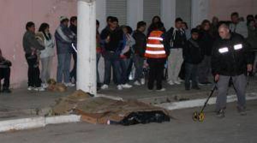 Dos j�venes en moto mueren en un choque, estaban ebrios