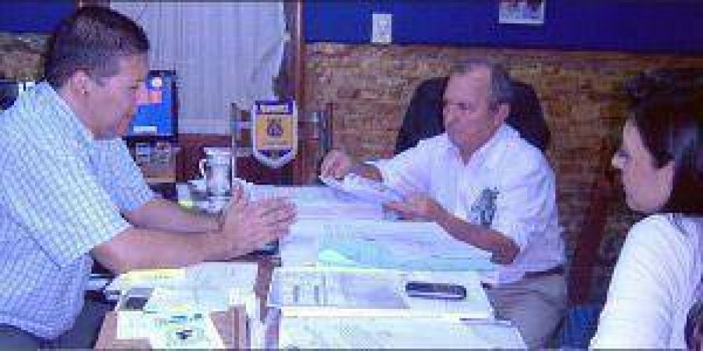Reuni�n en la Defensor�a para regularizar ocupaci�n de terrenos del barrio Santa Rosa