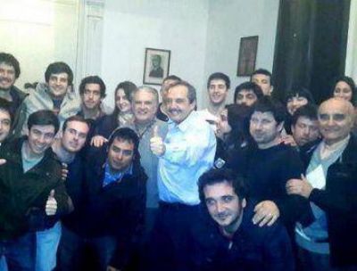 UCR: Alfons�n se qued� con la presidencia