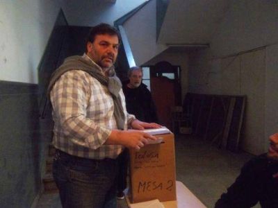 Internas radicales: �Es un respaldo a la conducci�n partidaria�, dijo Rovella tras emitir su voto