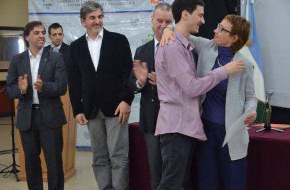 El Banco Tierra del Fuego premio a Mat�as Razza