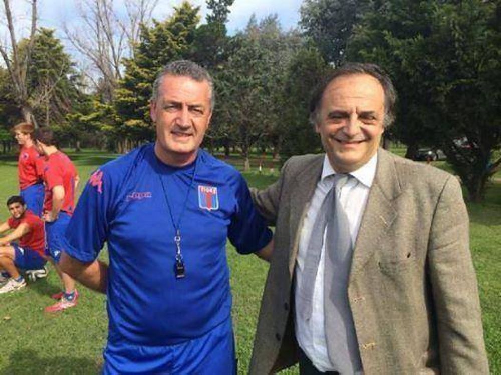 Gustavo Alfaro asumi� como nuevo director t�cnico de Tigre 