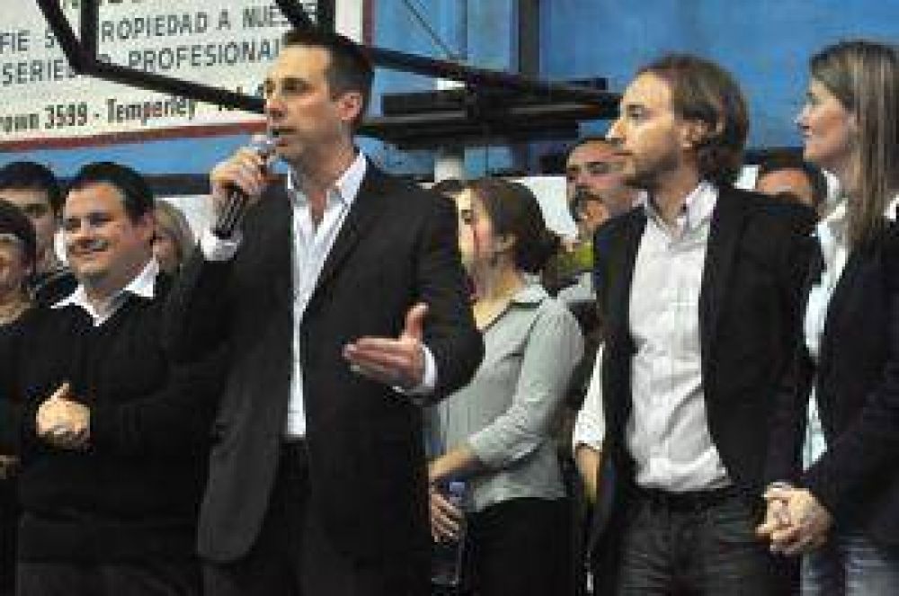En un acto, homenajearon a 700 docentes de Lomas