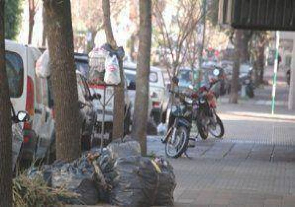 Concientizan para que en las bolsas de residuos no haya elementos punzantes