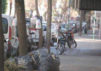Concientizan para que en las bolsas de residuos no haya elementos punzantes