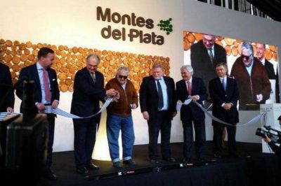 Mujica inaugur� la nueva pastera frente al Delta