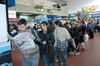 Sin bonos estudiantiles y fallas en el sistema de recarga de tarjetas