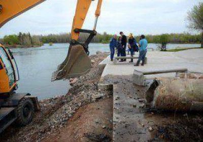 El agua llega de a poco por la bajante del r�o Limay 