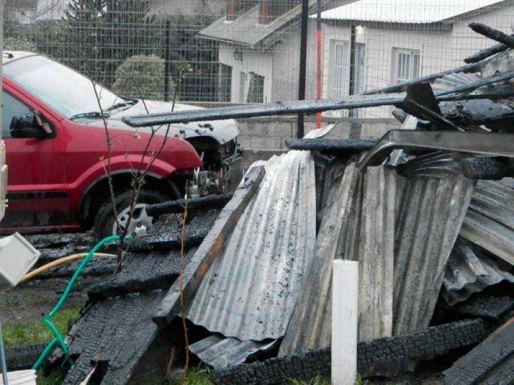 Incendio de una casa en el San Francisco IV afect� tambi�n a un veh�culo