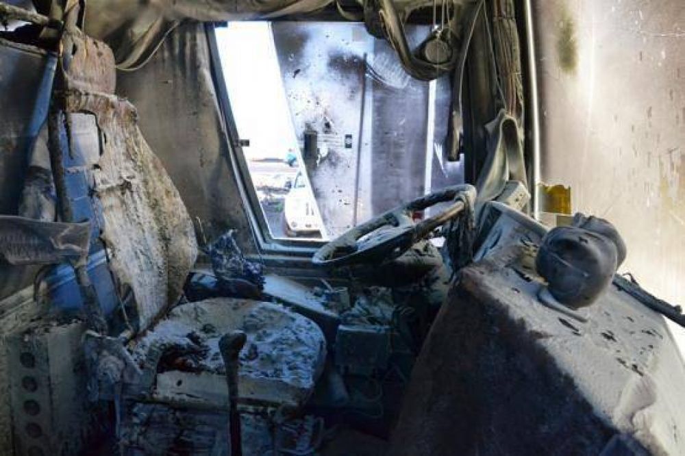 Arrojan bomba molotov contra colectivo de Etap