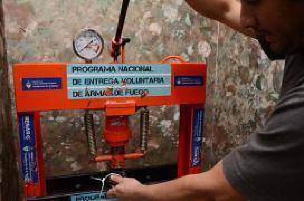 En el primer d�a se entregaron solo 5 armas de fuego en el plan desarme