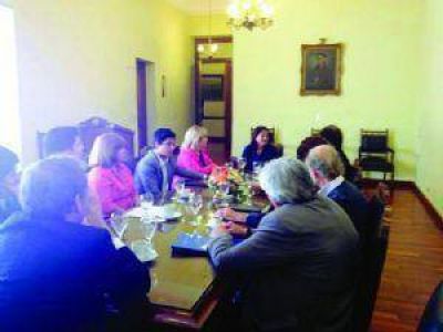 La Gobernadora convers� con los integrantes de los Foros de Mera