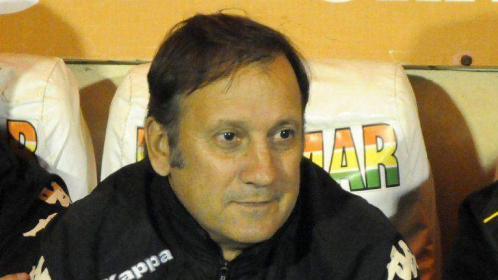 Dura denuncia del t�cnico de Olimpo: 