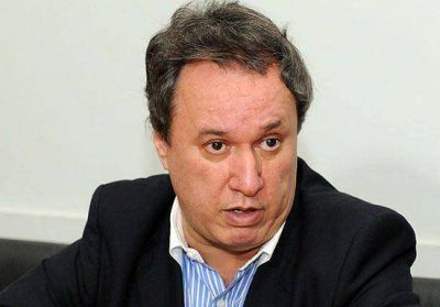 �Los problemas se solucionan con un ingreso de inversiones�