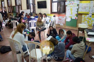 J�venes de secundaria compartieron encuentro
