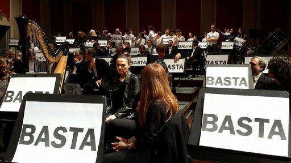 Trabajadores del Col�n denuncian �maltratos� y �abandono�