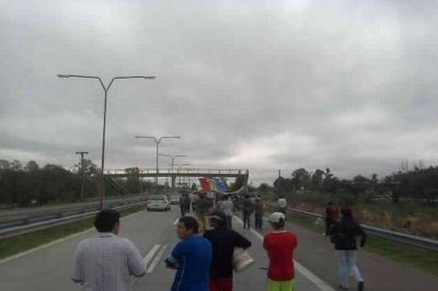 Vecinos de Colastin� Sur levantaron el corte de la ruta 168 por la falta de agua potable