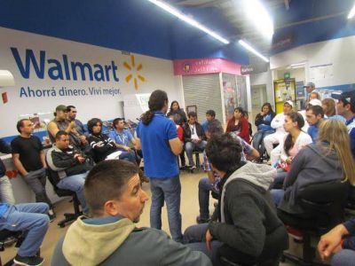 Sigue el reclamo en Walmart por parte de Empleados de Comercio