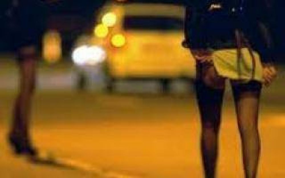 Detienen a travesti y camionero a punto de tener sexo en Ruta 9