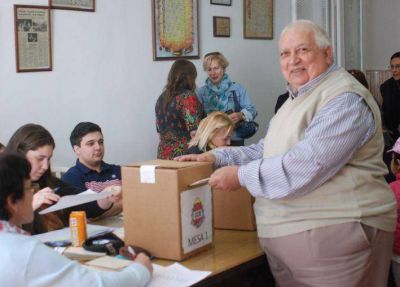 GAN� RICARDO ALFONS�N EN PROVINCIA - EN Z�RATE POR EL 90% �NGEL LAVI�
