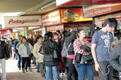 Otra jornada ca�tica en la entrega de bonos del Transporte Educativo Gratuito