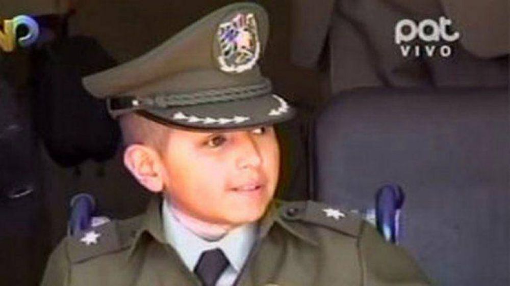 Bolivia: nombraron subteniente de la polic�a a un ni�o de 9 a�os