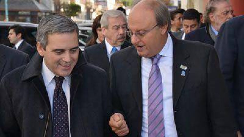 Touri��n le recomend� a Di Pierro que cambie el rumbo de Comodoro