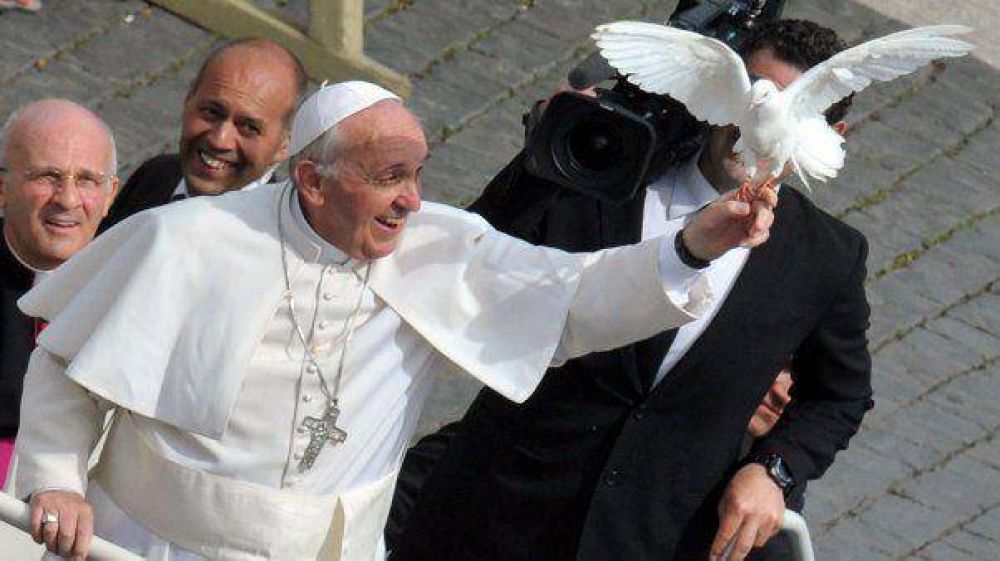 Sorpresa: el papa Francisco casar� a una madre soltera