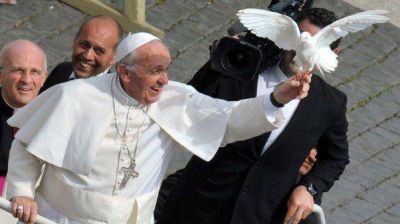 Sorpresa: el papa Francisco casar� a una madre soltera