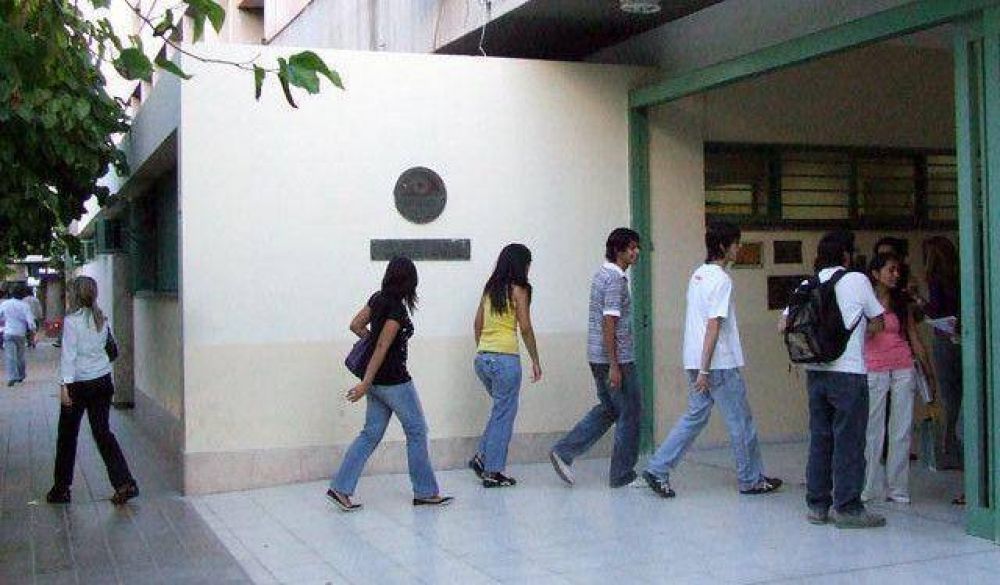 San Juan: El 19% de los universitarios aprueban solo una materia al a�o