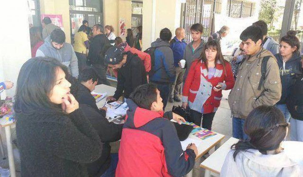Contin�an los abordajes territoriales en el mes de la juventud