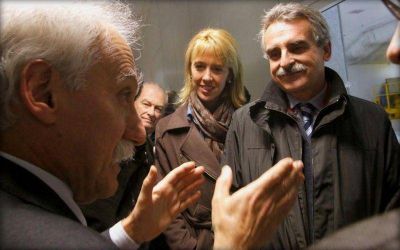 Garc�a Larraburu acompa�� al Ministro Rossi en la firma de convenios con INVAP