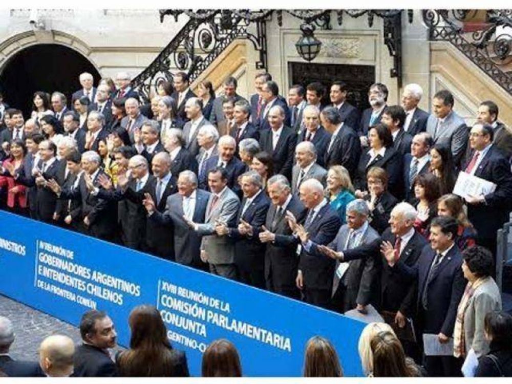  El Gobernador Fellner particip� de la Reuni�n de Gobernadores Argentinos e Intendentes Regionales Chilenos.