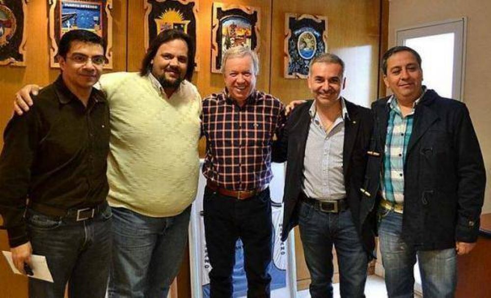 Sin Hern�ndez, el Gobernador recibi� a los �peraltistas�