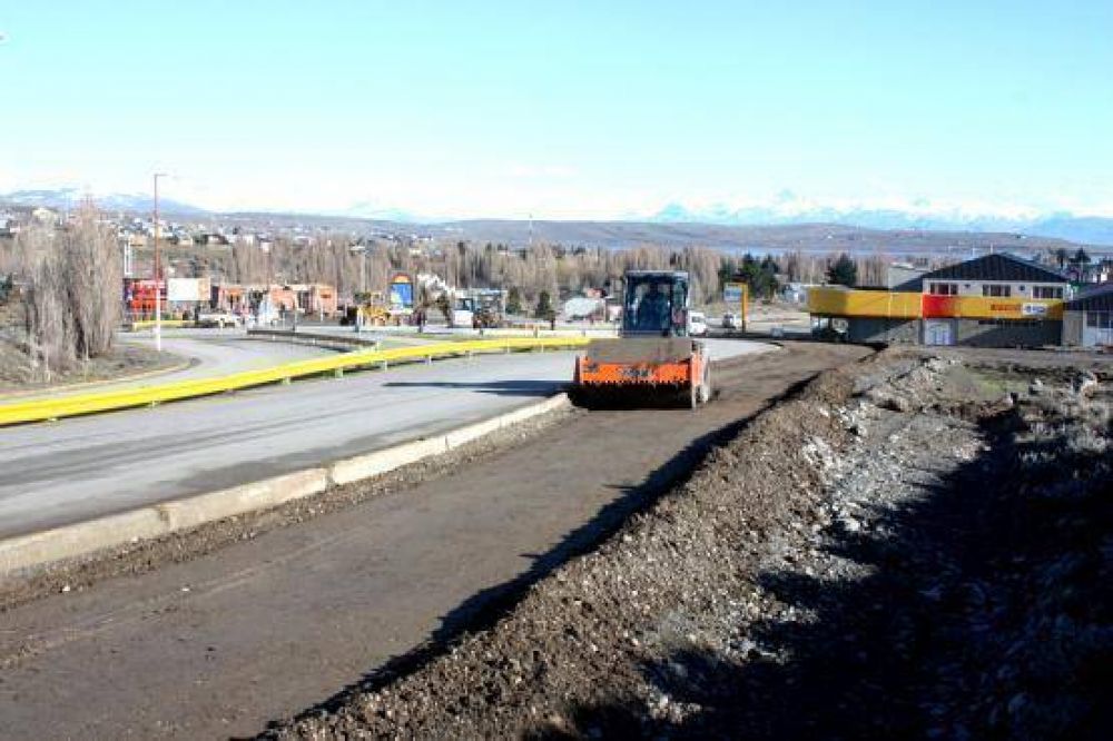 Contin�an los trabajos de ampliaci�n de la rotonda de acceso