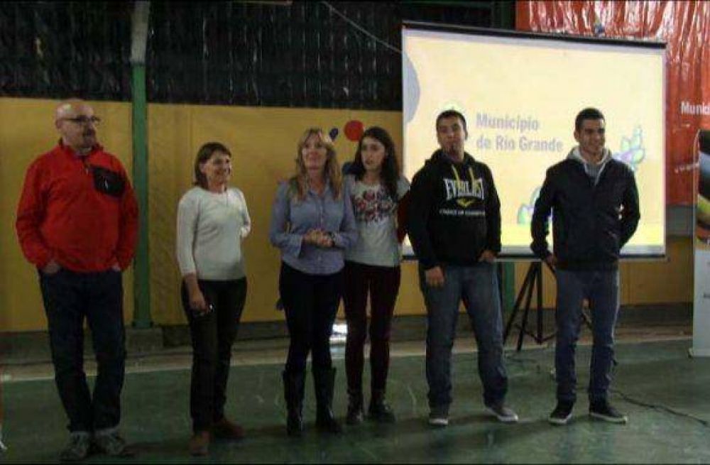 EL INTENDENTE MELELLA ABRI� EL 1� FORO PARTICIPATIVO DE J�VENES PARA LA PREVENCI�N EN ADICCIONES