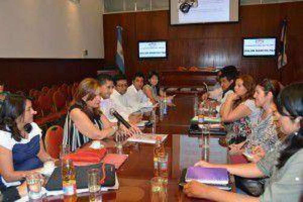 Parlamento Juvenil: la comisin de Cultura y Educacin se reuni con docentes de escuelas del interior de la provincia